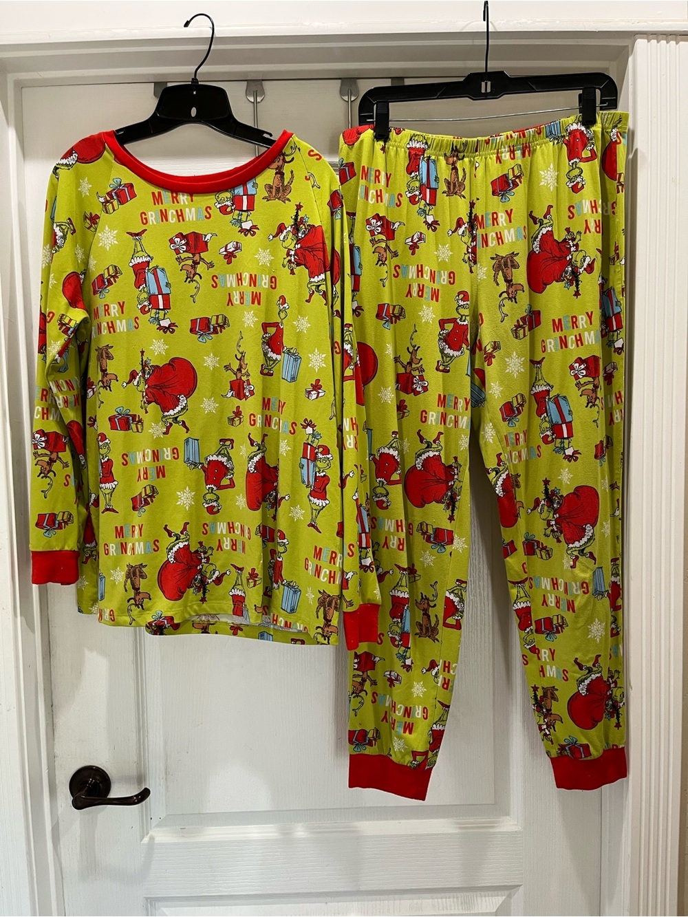 Holiday Grinch-Inspired Women’s Pajama Set - Lime Green & Red